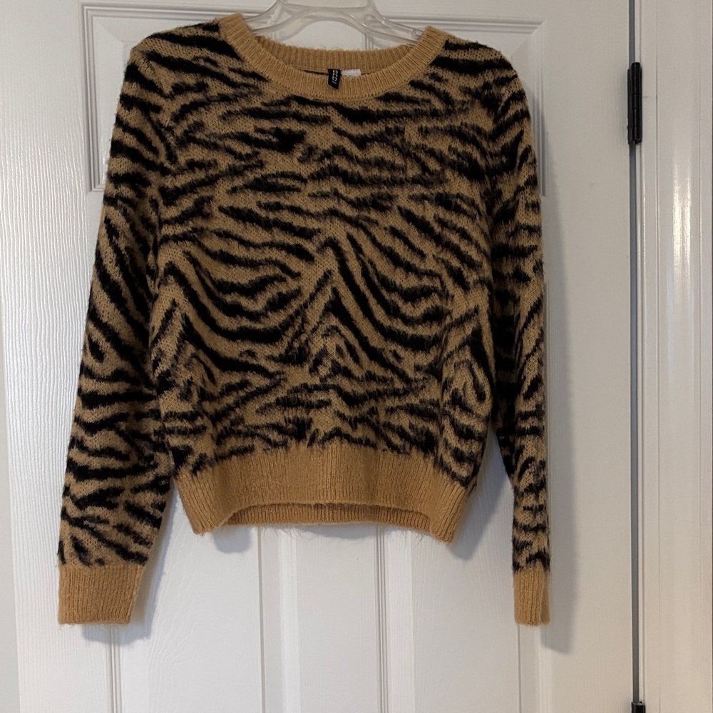 H&M Black and Tan Animal Print Sweater